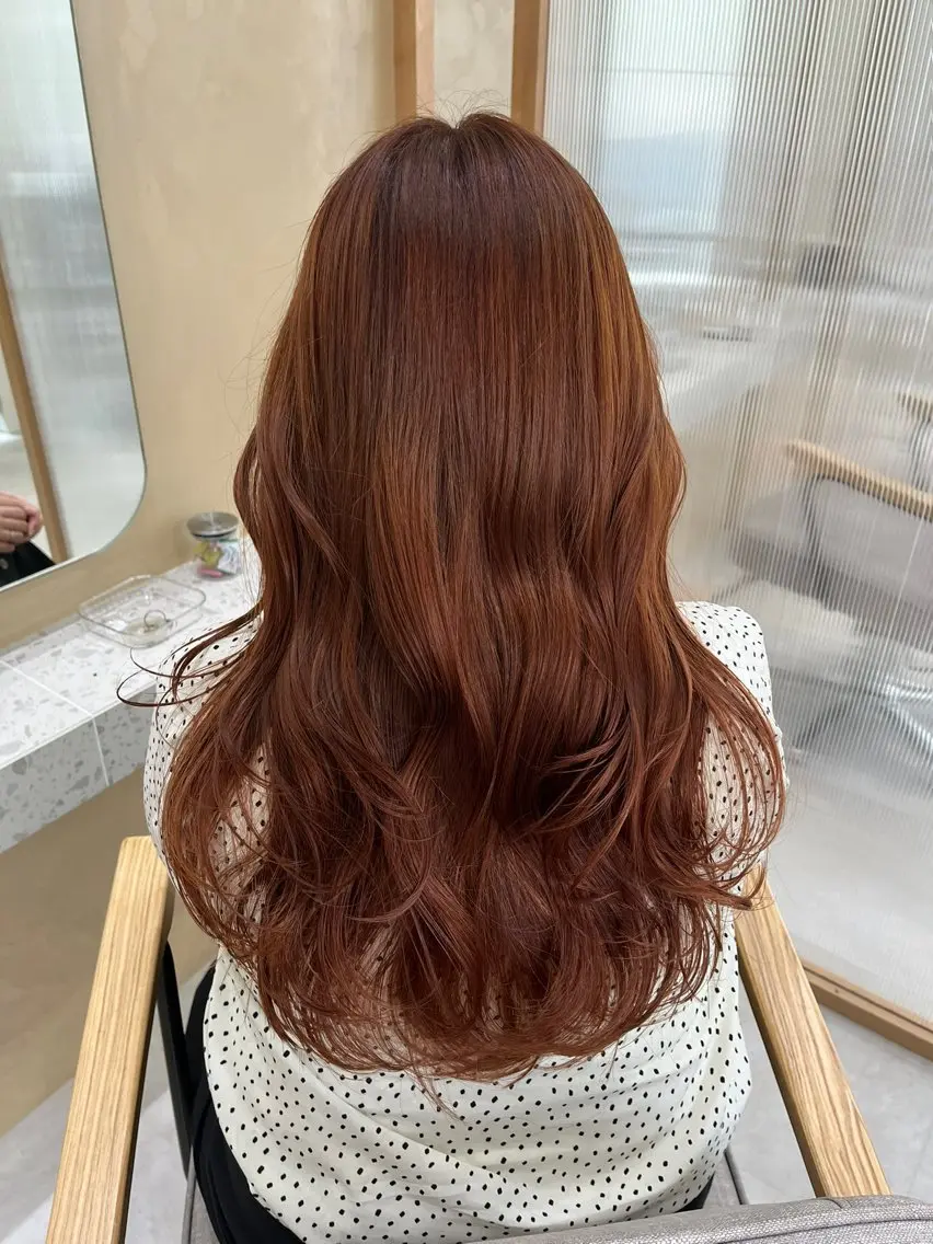 セミロング カラー ヘアアレンジ ブリーチ ブラウンカラー ダブルカラー ブリーチなしカラー オレンジ 🥀暖色韓国ヘア💕 保科侑花のヘアスタイル