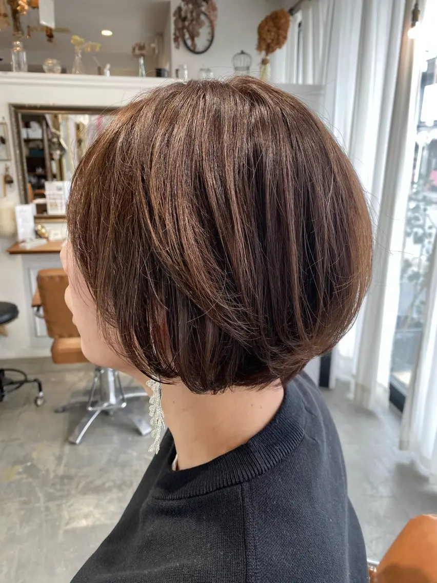 ショート カラー アッシュ ボブ レイヤーカット 立和名 泉のヘアスタイル