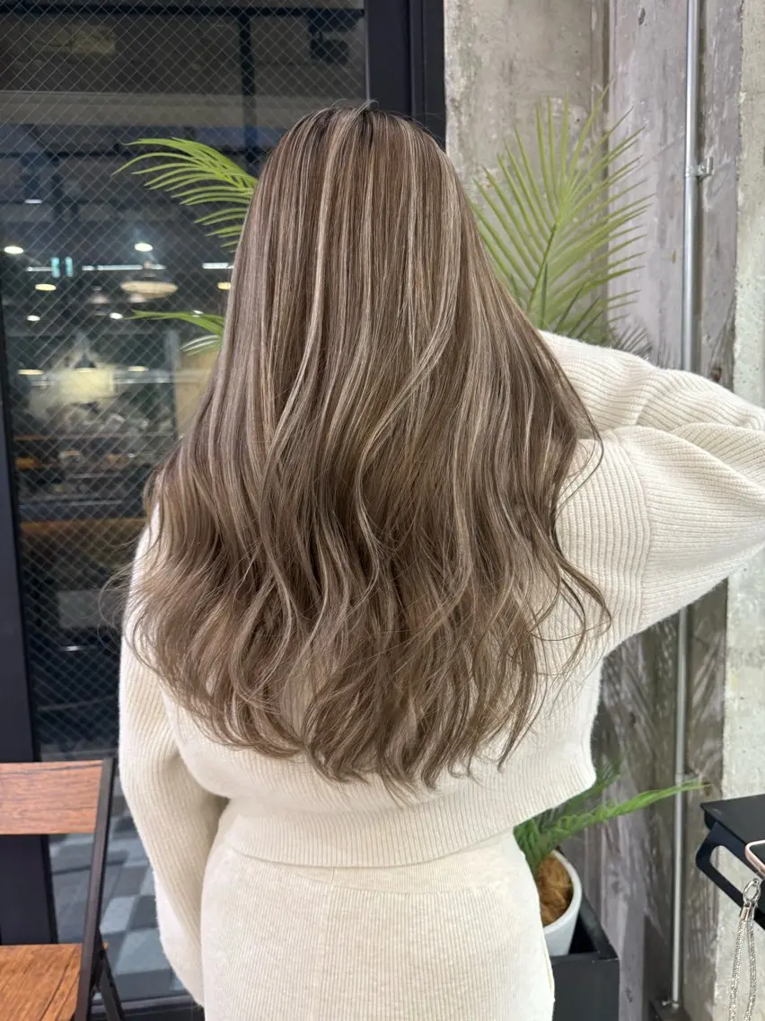 ロング ハイライト 🫧ハイライトカラー 🫧 𝓜𝓘𝓤のヘアスタイル