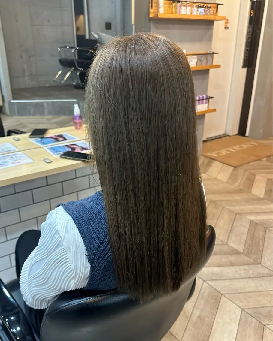 カラー ベージュカラー ブリーチ 透明感カラー オリーブベージュ カット ヘアカラー Angelica 内海 遥奈のヘアスタイル