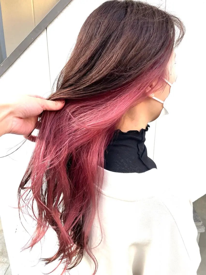 ロング カラー インナーカラー 推し ブリーチ  髪質改善のヘアスタイル