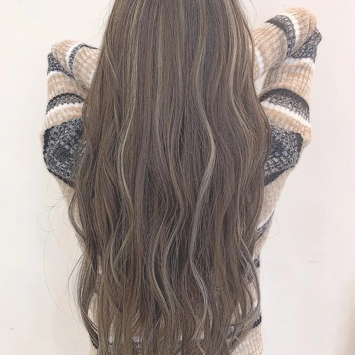 ロング カラー バレイヤージュ ハイライトカラー ハイライト レイヤーカット カラーサロン ビスカリアのヘアスタイル