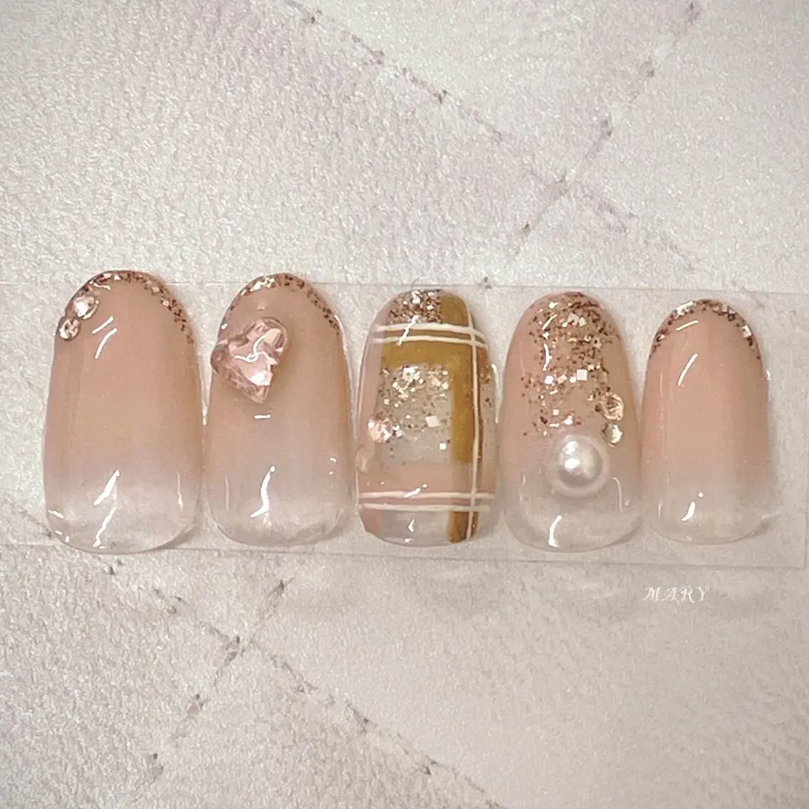 ネイル グラデーション ハート ニュアンスネイル ハンドネイル Mary nail .narumiのネイルデザイン