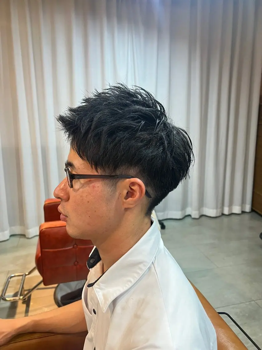 メンズ アップバング ビジネス 学生（メンズ向け） カット 岩﨑 裕也のヘアスタイル