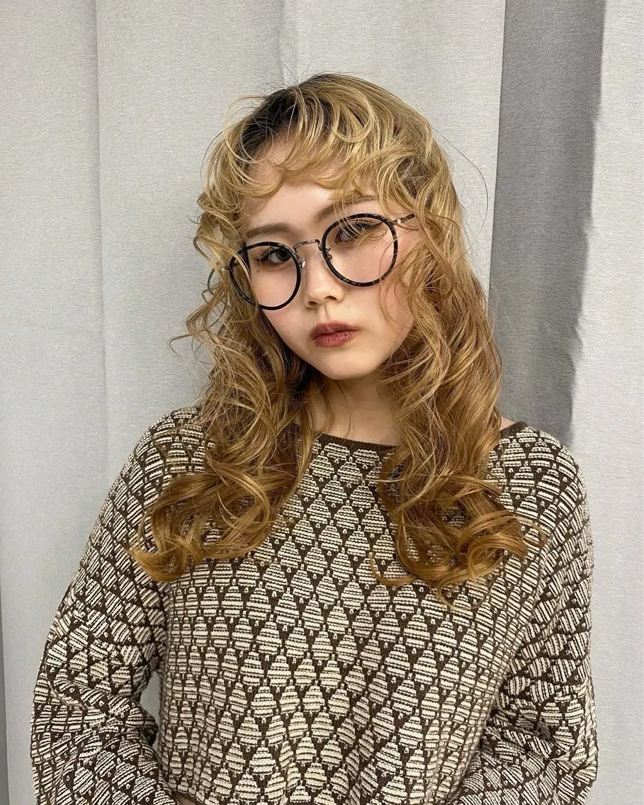 ロング カラー ヘアアレンジ Shiori・:* 💫のネイルデザイン