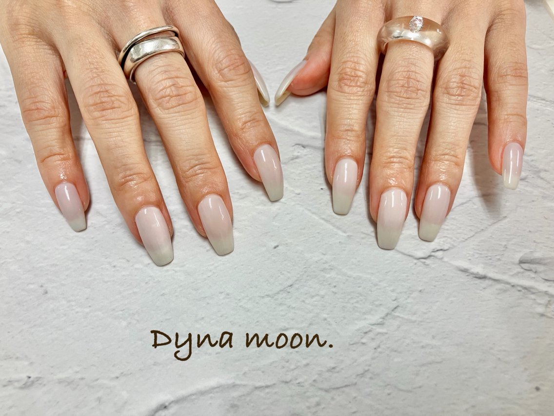 ワンカラー、カラグラ、ラメグラからお選びいただけます💅 お爪の悩みに合わせたカウンセリングと技術を是非ご体験ください★の写真