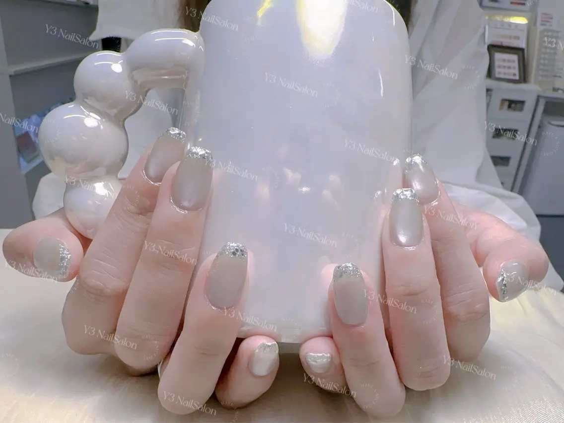 ネイル フレンチネイル ガラスフレンチ ラメ(グリッター) オフィスネイル シンプルネイル ハンドネイル Y3 NailSalonのネイルデザイン