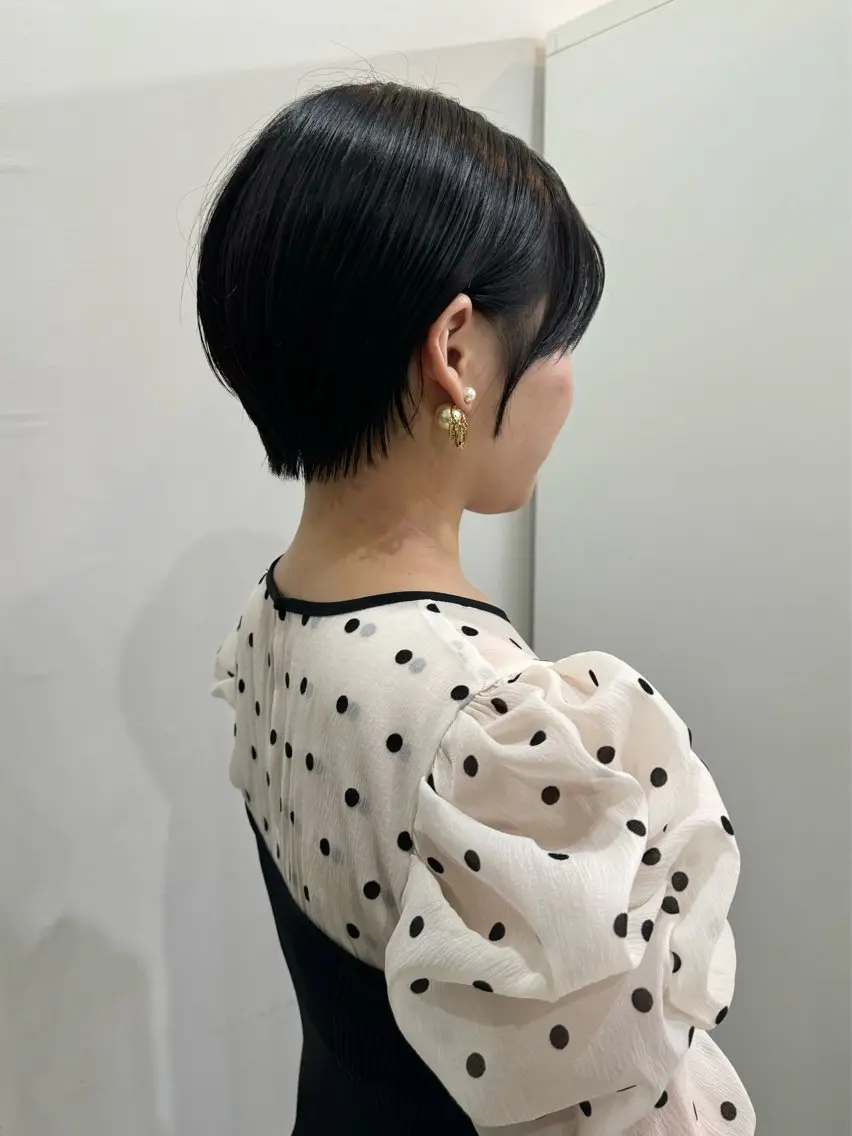 ショート ショートヘア 切りっぱなしボブ/ ブリーチカラー/大塚のヘアスタイル