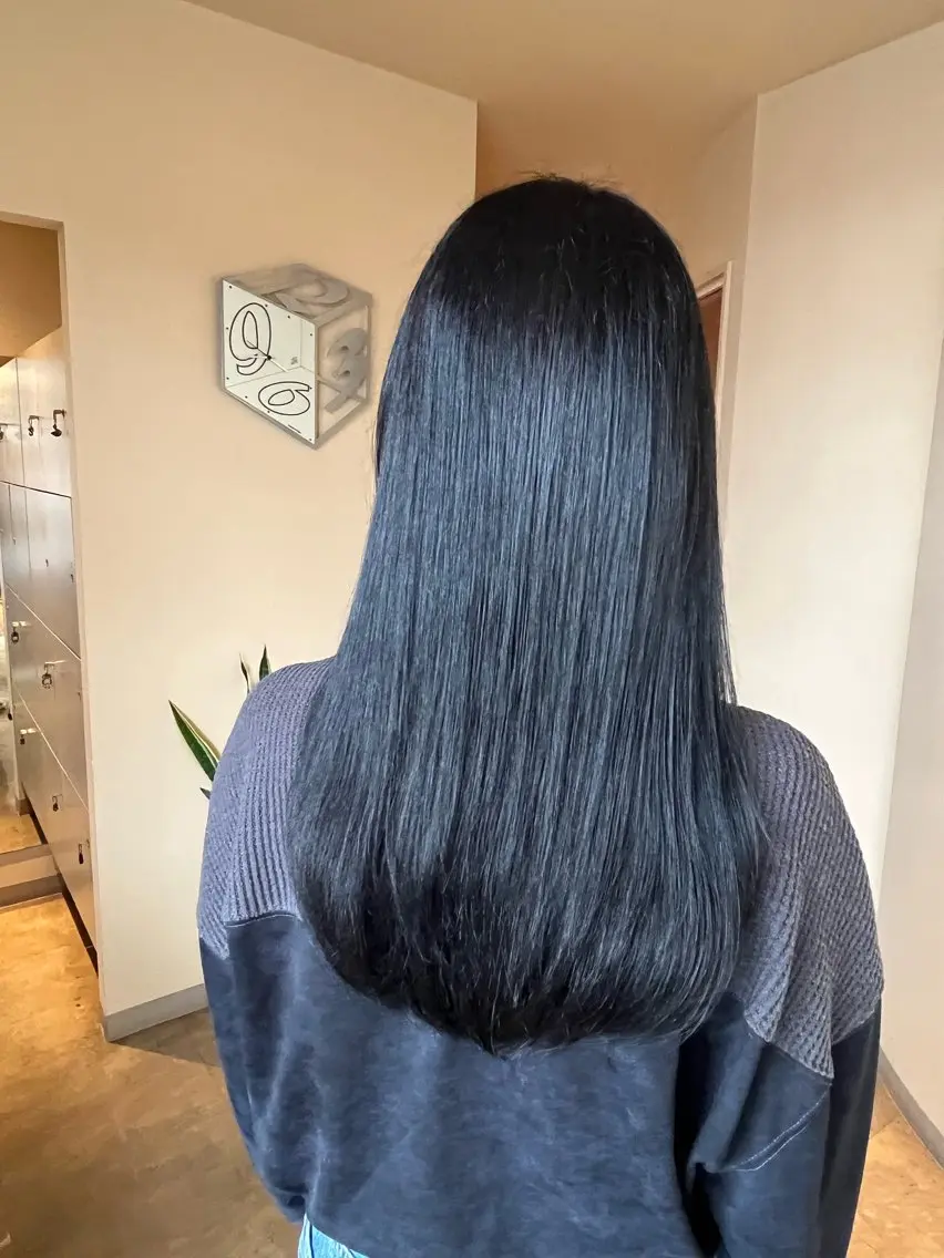カラー 黒髪 ブルーカラー ブルーブラック シバタ セイラのヘアスタイル