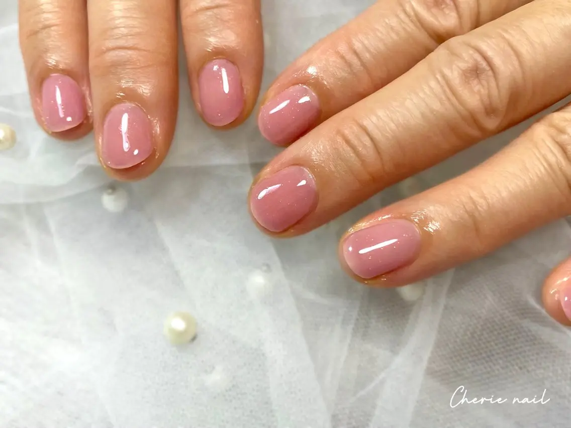 ネイル ジェルネイル ラメ(グリッター) オフィスネイル ピンク シンプルネイル Cherienail yunaのネイルデザイン