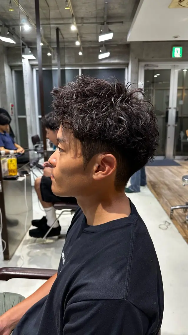 パーマ メンズ 刈り上げ カット パーマ fifth原宿 宮部蓮のヘアスタイル