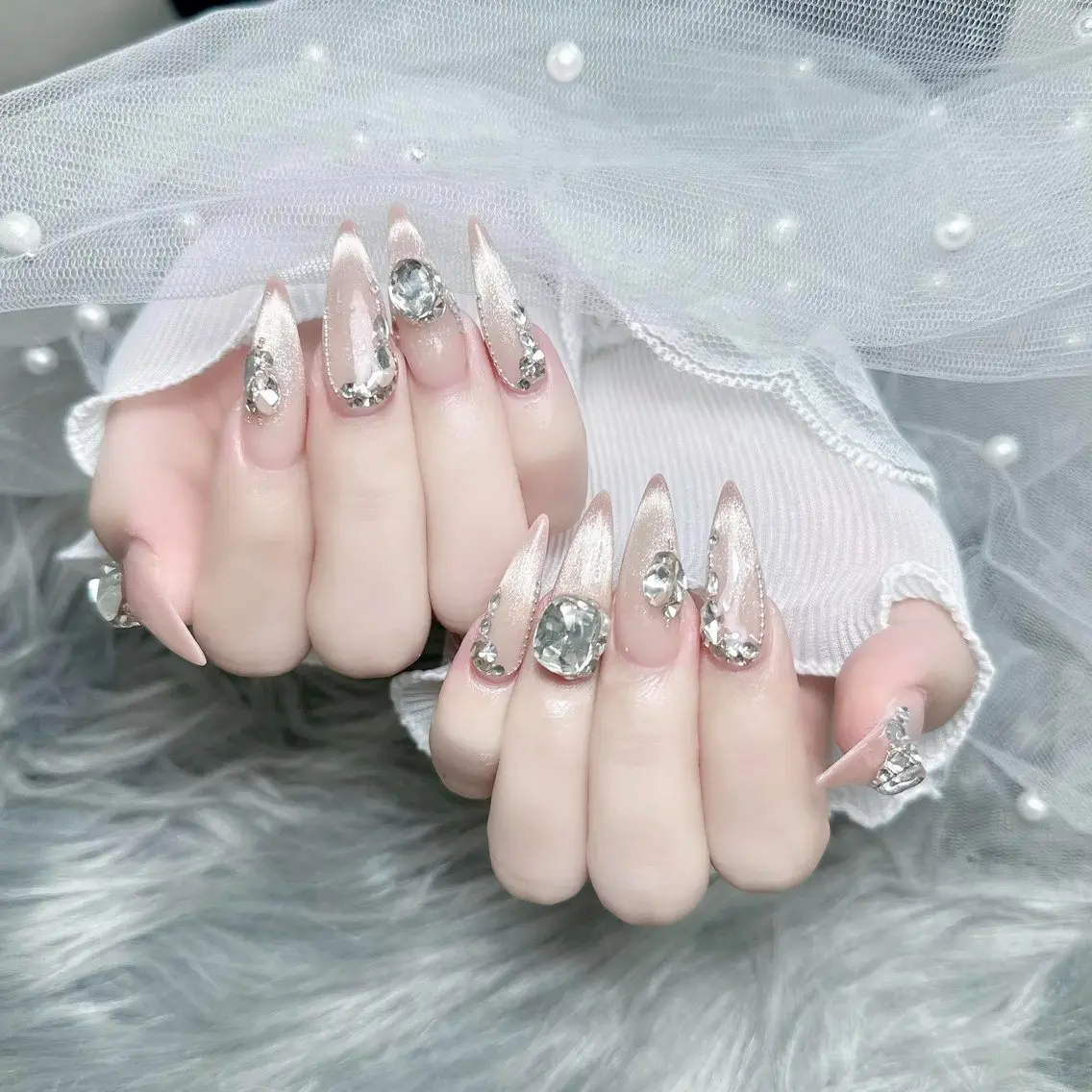 ネイル アートネイル ジェルネイル キラキラネイル 韓国ネイル ロングネイル ハンドネイル ハンドケア Nova Nailのネイルデザイン
