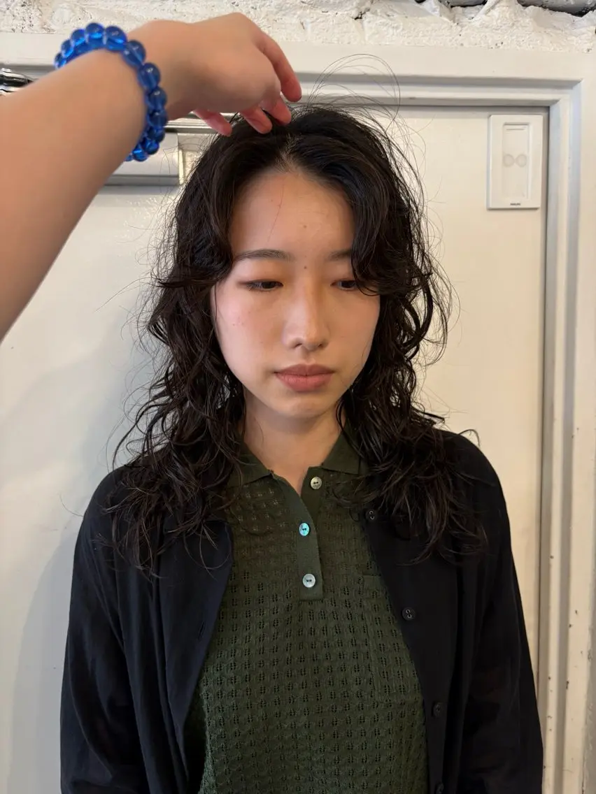 セミロング パーマ ✴︎UNU ✴︎モエカのヘアスタイル