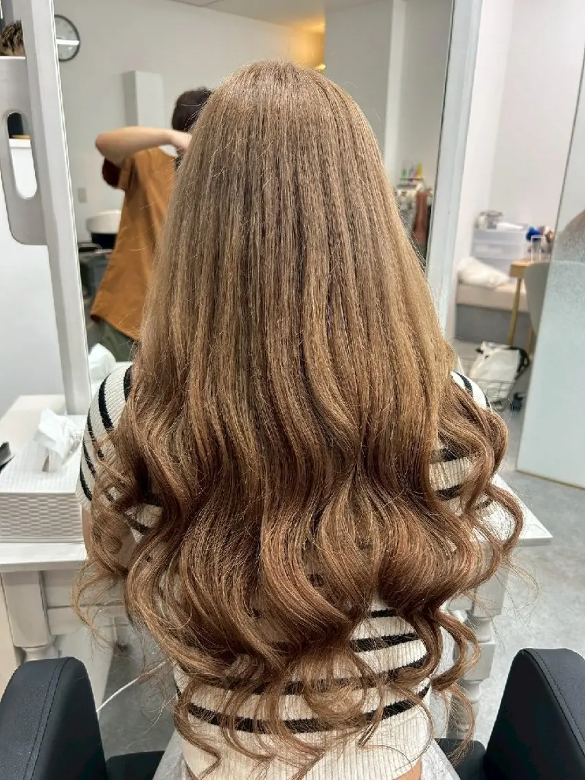 ロング カラー ベージュカラー ヘアカラー トリートメント ベルグロー アルファのヘアスタイル