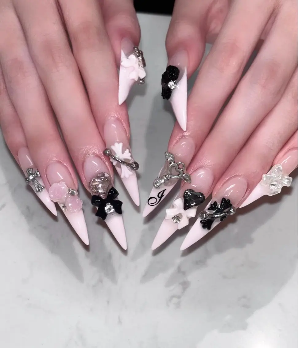 ネイル アートネイル チークネイル ジェルネイル ロングネイル マグネットネイル ハンドネイル Rin Nail 新大久保店のネイルデザイン