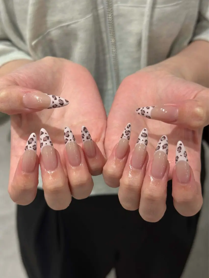 ネイル チークネイル ドット フレンチネイル グラデーション ハート ハンドネイル Eli Eli 新宿のネイルデザイン