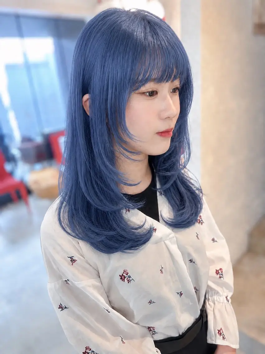 セミロング カラー ブリーチ ブルーカラー 顔周りカット レイヤーカット 小顔カット カット ヘアカラー BOXmico. 南堀江　宇都宮のヘアスタイル