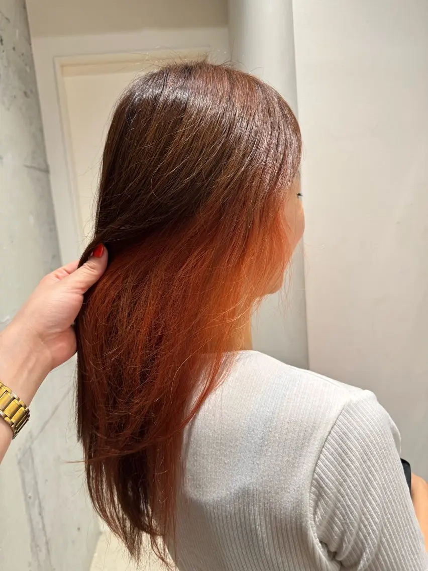 セミロング カラー イヤリングカラー インナーカラー オレンジ カット ヘアカラー トリートメント ふくおか なな 武蔵小杉のヘアスタイル