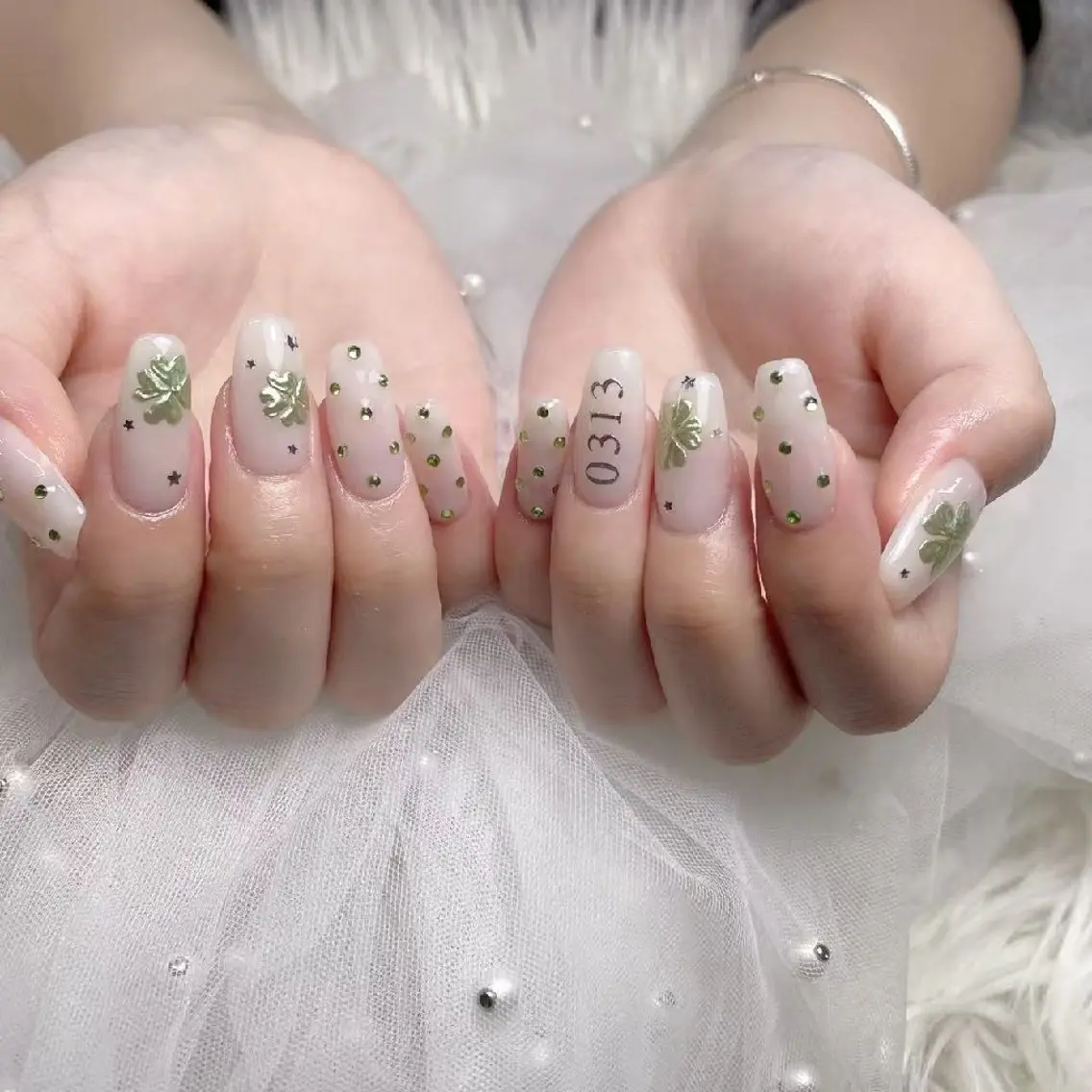 ネイル ENsalon AKIRAのネイルデザイン