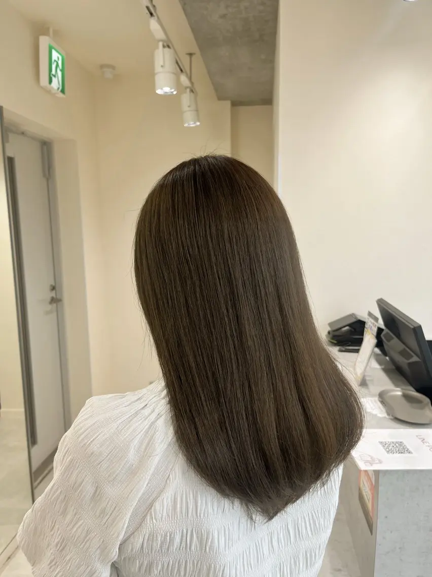 セミロング カラー ベージュカラー ユイナ 🕊NaVI ベージュ/透明感のヘアスタイル