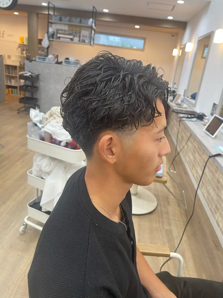 ショート パーマ メンズ フェードカット メンズパーマ カット パーマ トリートメント 透明感カラー/メンズ パーマ/小野田恵太郎のヘアスタイル