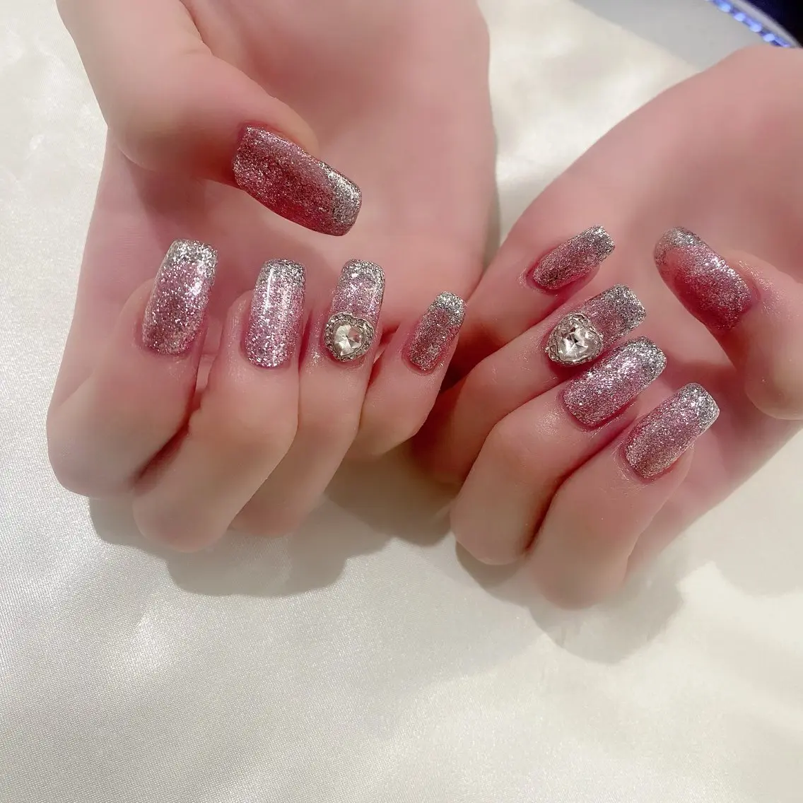 ネイル ハート ラメ(グリッター) ロングネイル 冬ネイル Salon Ｋのネイルデザイン
