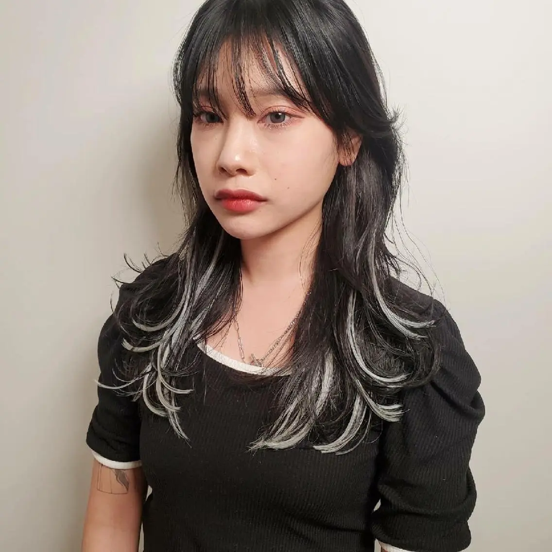 セミロング ハッシュカット 韓国レイヤー　 suzuのヘアスタイル