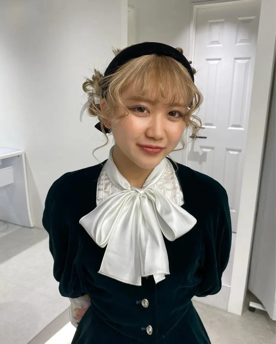 セミロング ヘアアレンジ Shiori・:* 💫のネイルデザイン