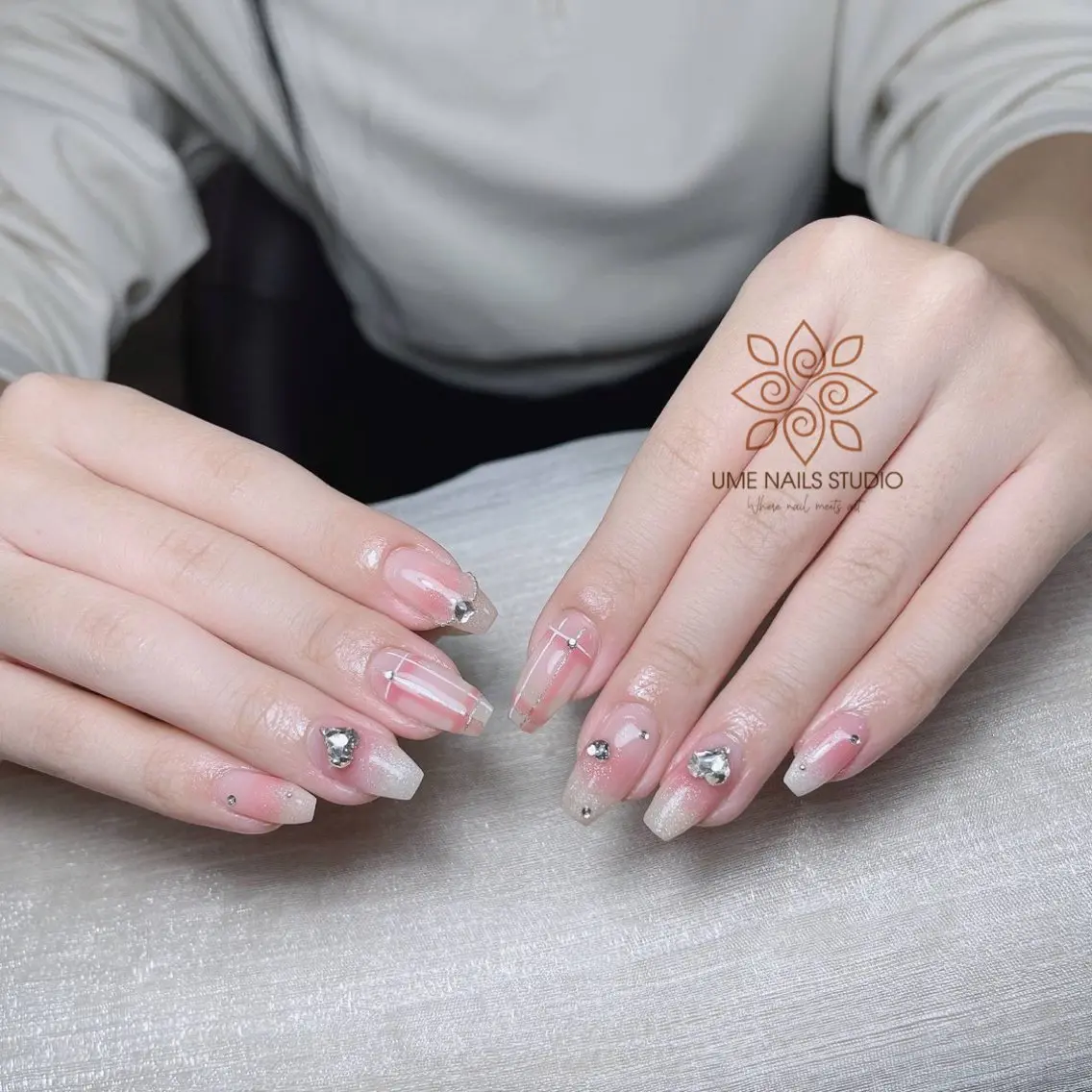 ネイル チークネイル クリアネイル ガーリー キラキラネイル 韓国ネイル ハンドネイル Ume Nail Studioのネイルデザイン