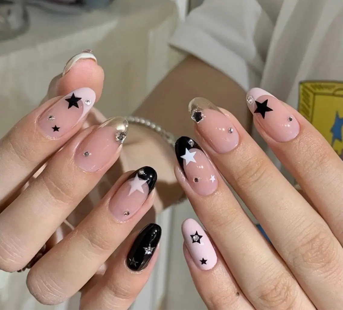ネイル 長さ出し フレンチネイル ジェルネイル ガラスフレンチ 韓国ネイル ハンドネイル Minette nailHuongのネイルデザイン