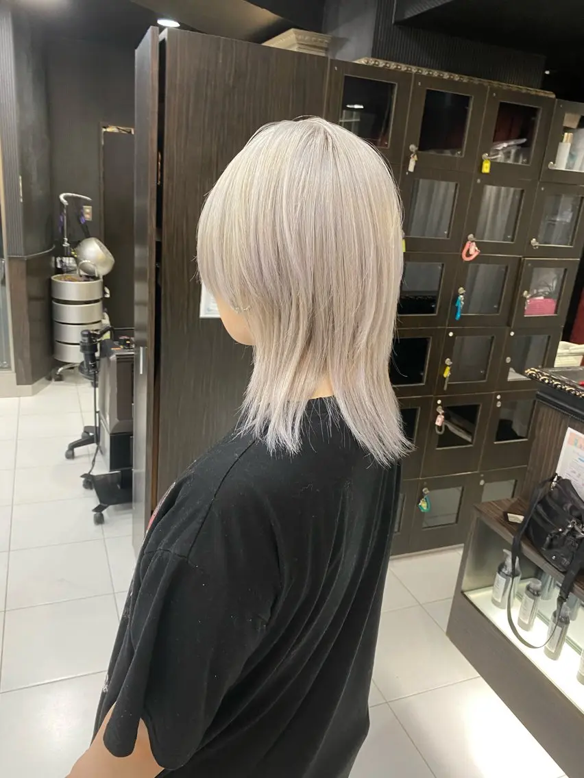 セミロング カラー シルバー ホワイトシルバー ウルフカット ヘアカラー トリートメント グレージュ達人/赤み 消し/ブリーチ/岩崎のヘアスタイル