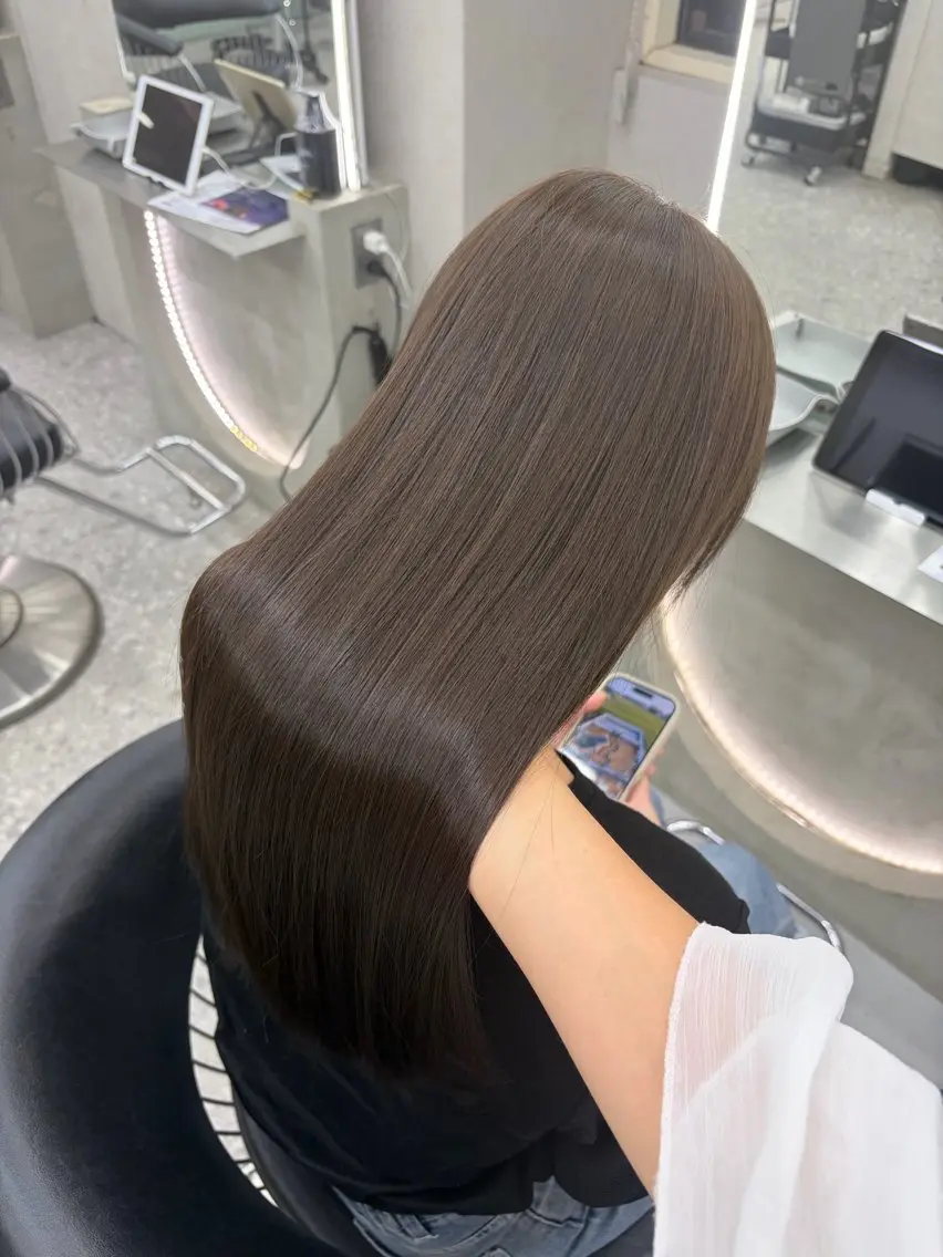 カラー ヘアカラー あ い か 🎀 レイヤーカットのヘアスタイル