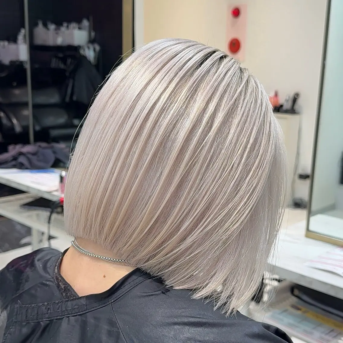 ミディアム カラー ヘアアレンジ ベージュカラー ブリーチ ブロンド デザインカラー ミルクティーベージュ ヘアカラー 【🥀履歴修正🥀】 ハイトーン職人/拓真のヘアスタイル