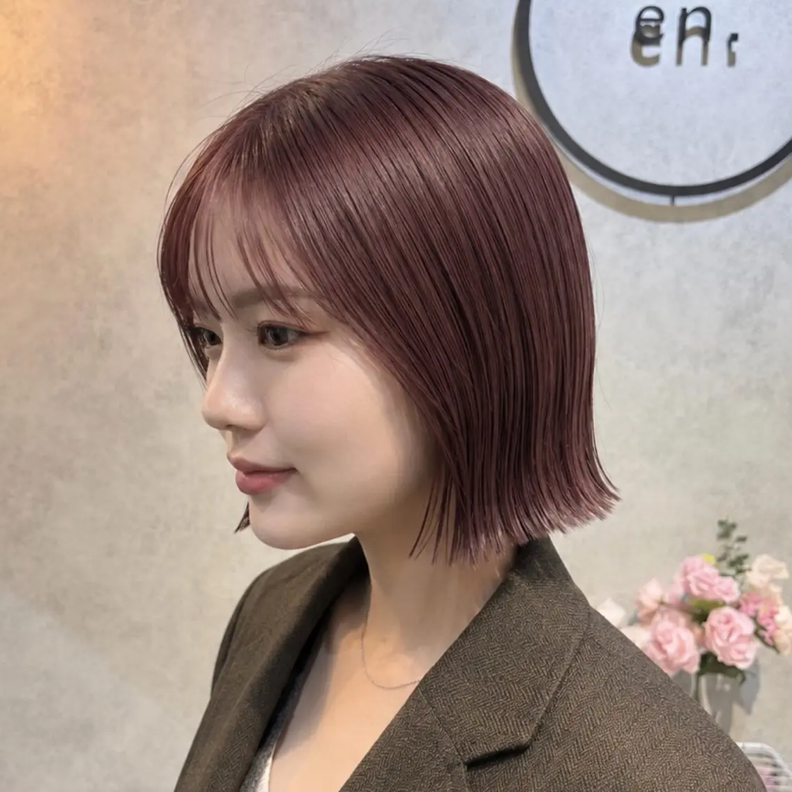ミディアム カラー ブラウンカラー ラベンダーカラー ラベンダーブラウン ボブ 外ハネヘア カット ヘアカラー トリートメント 暖色カラー/パラッと Bob/モエのヘアスタイル