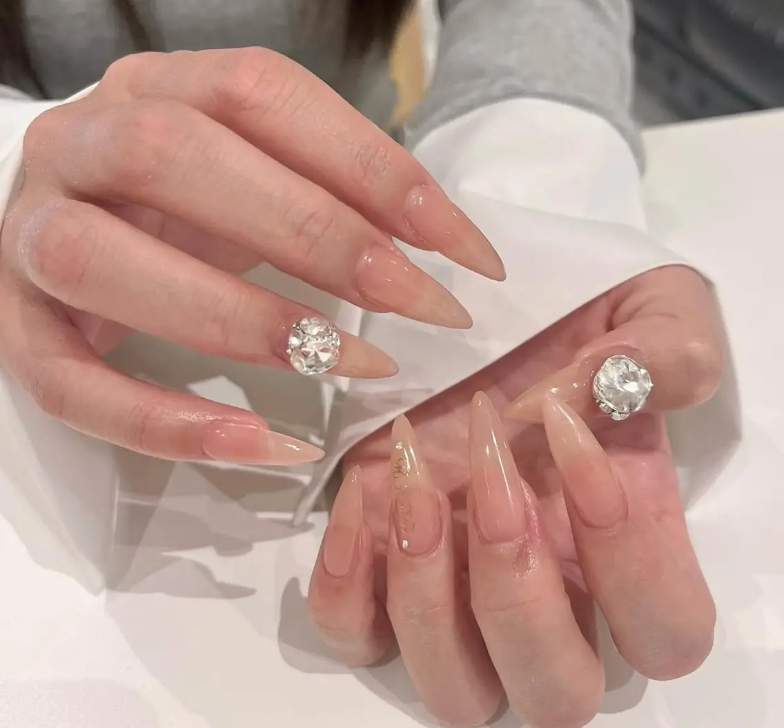 ネイル グラデーション キラキラネイル ワンカラーネイル 冬ネイル Jenn Nail Salonのネイルデザイン