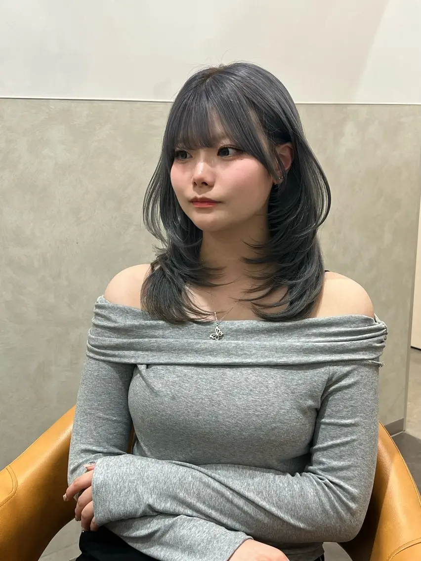 セミロング カラー ブリーチ 透明感カラー グレージュ くびれヘア 韓国風ヘア カット ヘアカラー 艶髪／ブリーチ🌟 銀座/HARUKAのヘアスタイル