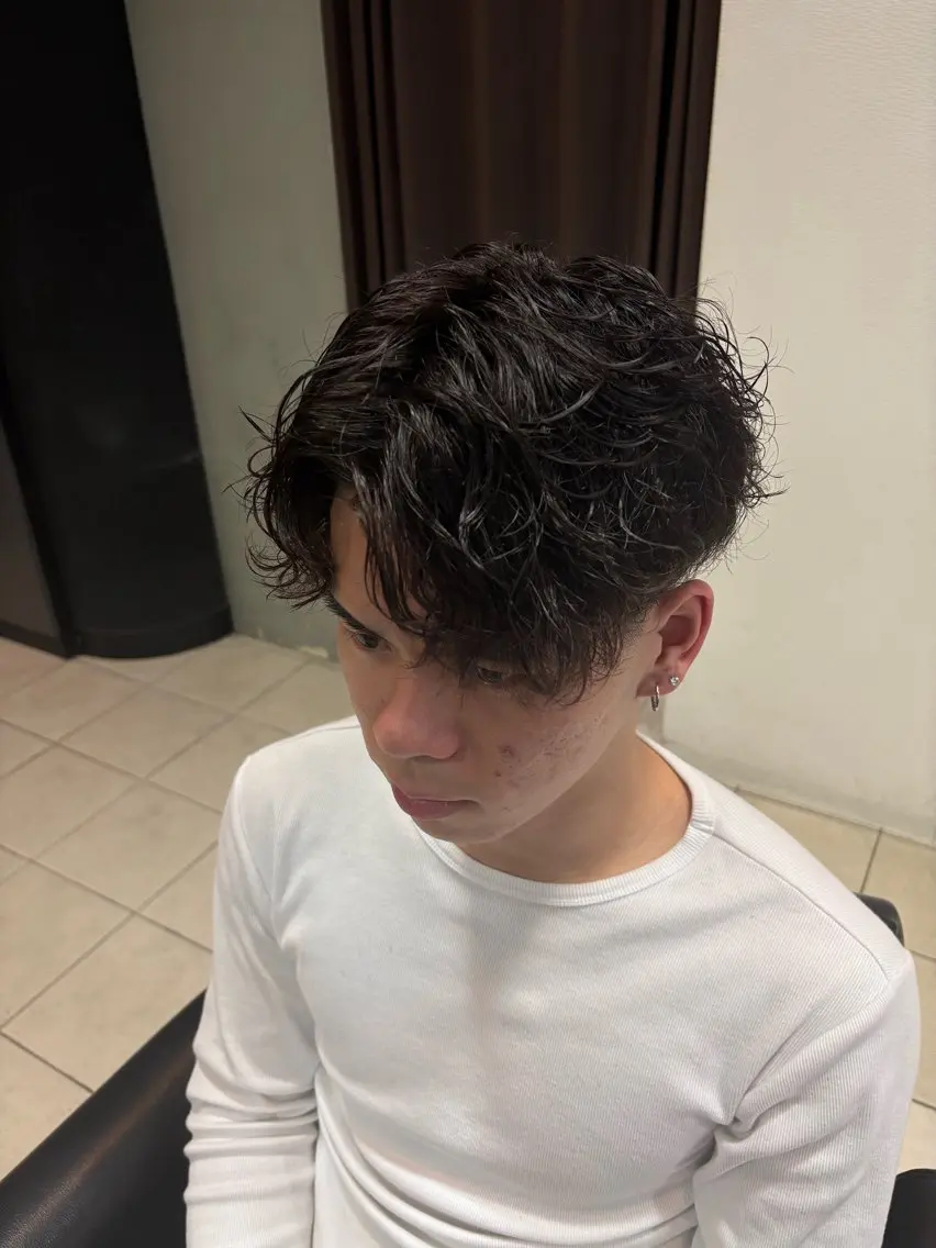 ショート パーマ メンズ フェードカット メンズパーマ 塩田 稜真のヘアスタイル