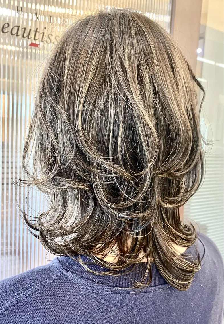 セミロング 鈴木 千恵子のヘアスタイル