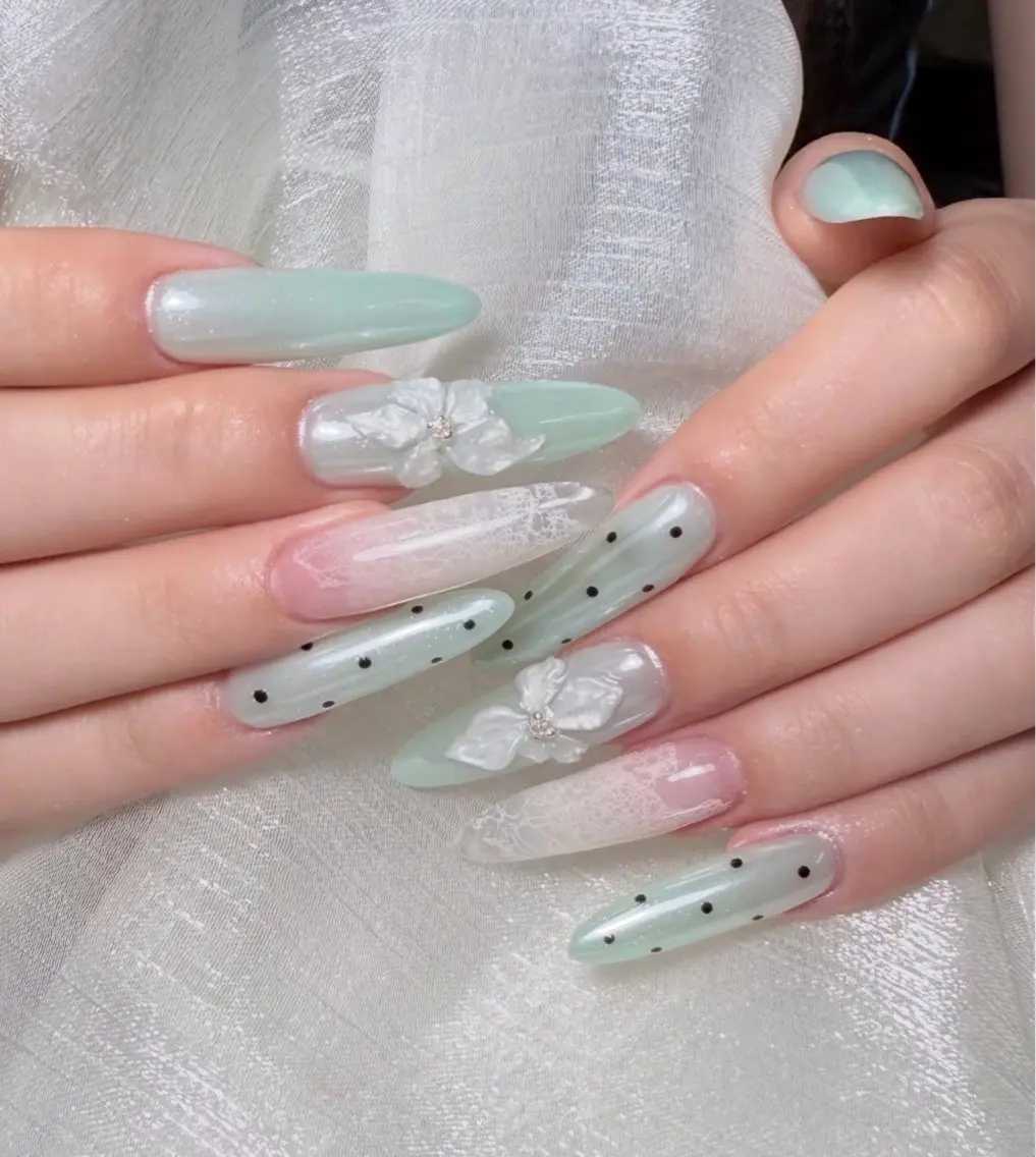 ネイル ハンドネイル Luna Gladeのネイルデザイン