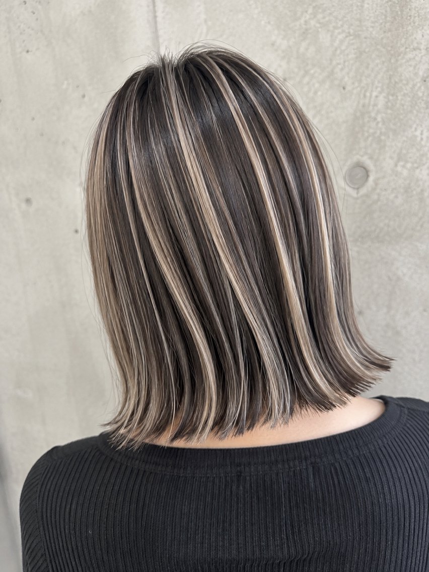 ミディアム 切りっぱなしボブ ボブ 外国人風カラー ハイライト 外ハネヘア ヘアカラー トリートメント Trip 香椎🌟 ブリーチ/髪質改善のヘアスタイル