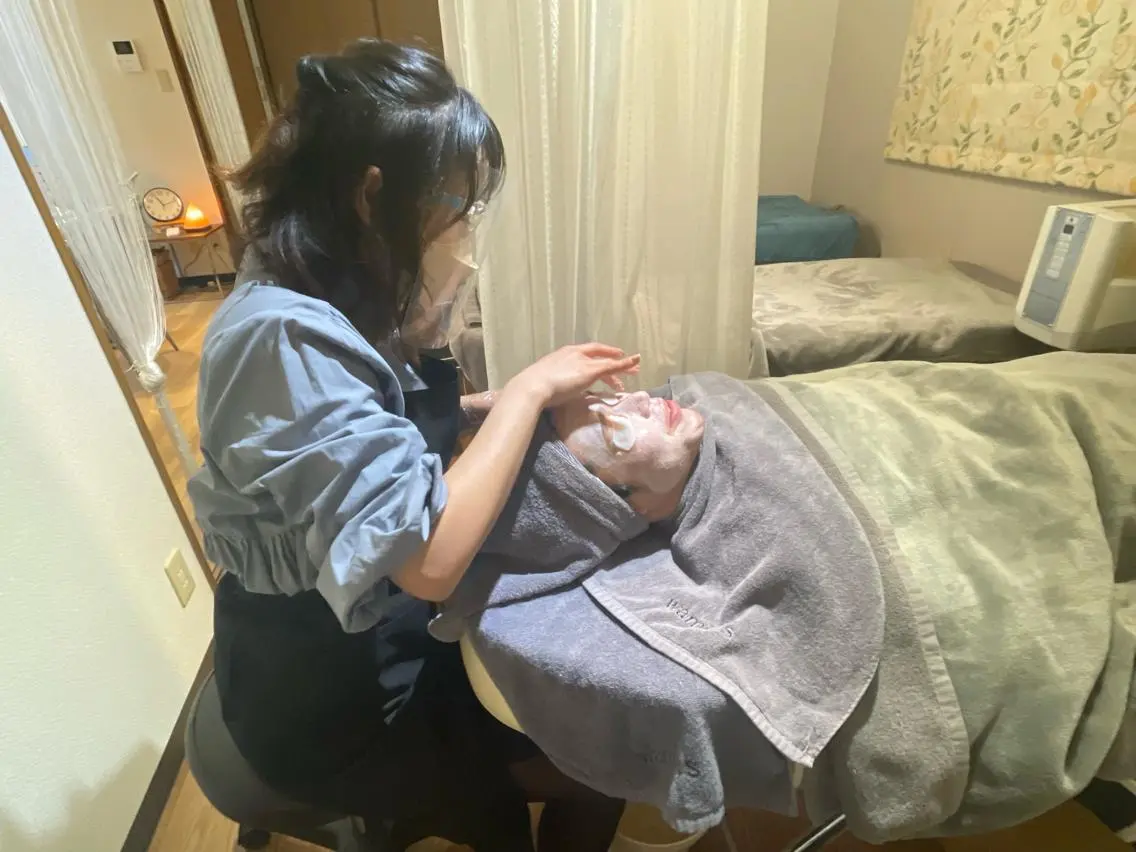 【角質除去】スキンケア一式プレゼント付き！老化角層を取り除いて毛穴ケア♪ちゅるん肌へ！の写真