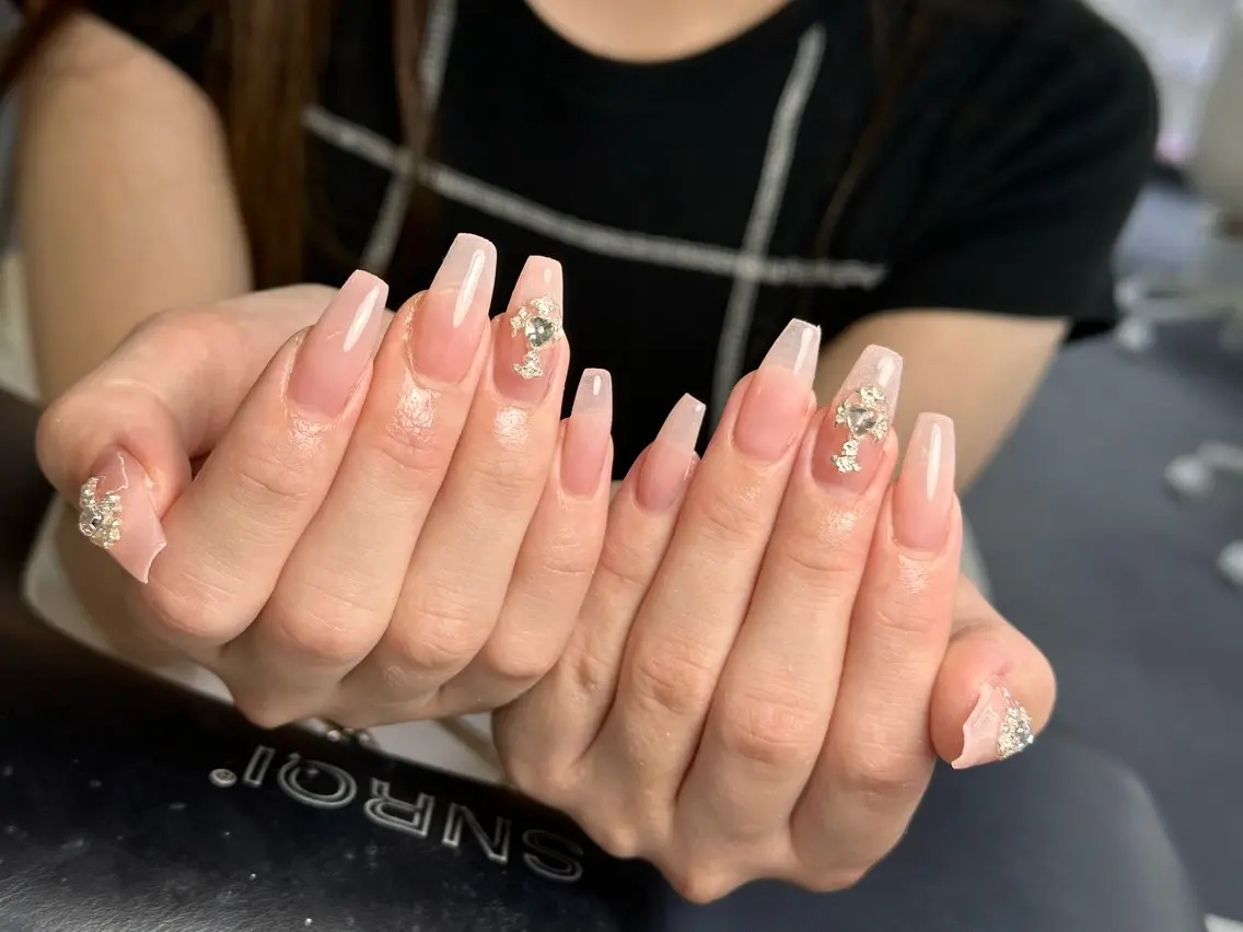 ネイル アートネイル ジェルネイル 韓国ネイル ニュアンスネイル ハンドネイル Luna Nail.Novaのネイルデザイン