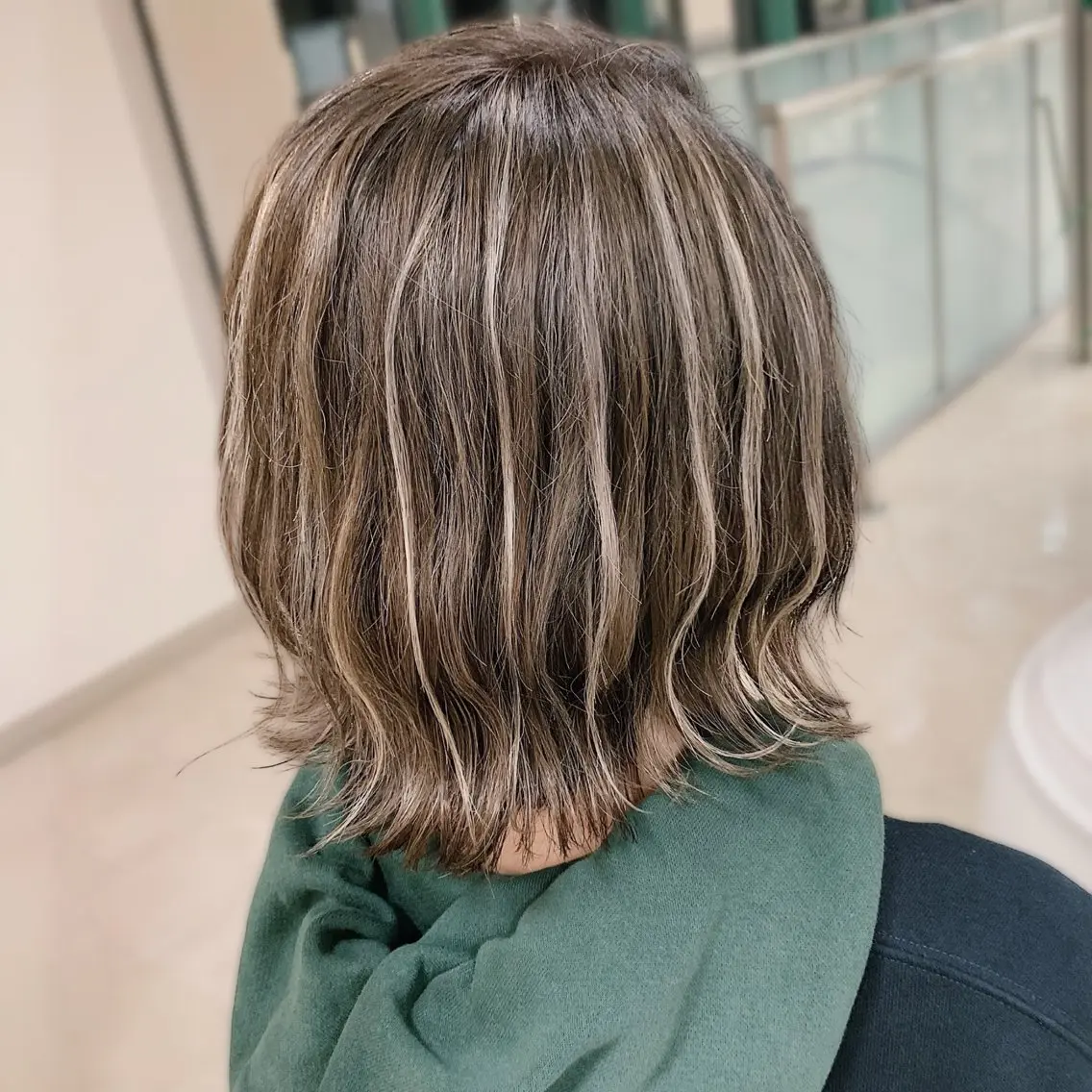 セミロング カラー バレイヤージュ ブリーチ デザインカラー ハイライトカラー 外国人風カラー カット ヘアカラー トリートメント お悩み解決美容師🦚 片山/銀座/有楽町のヘアスタイル