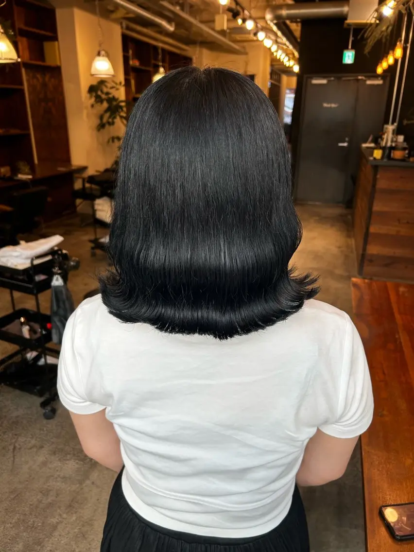 ショート カラー 黒髪 ブルーカラー ブルーブラック ヘアカラー the BRIDGE 加藤みのりのヘアスタイル