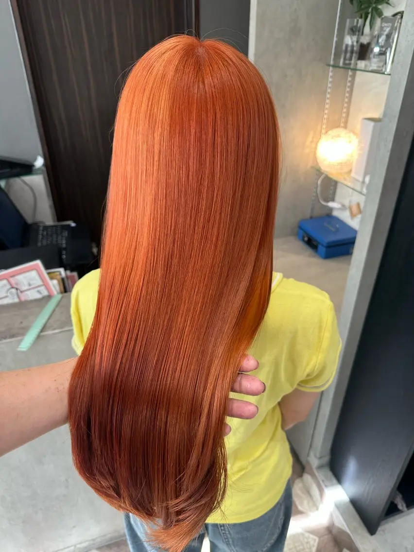 セミロング カラー ベージュカラー ブリーチ ボルドーカラー ケアブリーチ ダブルカラー ヘアカラー 天神暖色カラー レイヤー・髪質改善のヘアスタイル