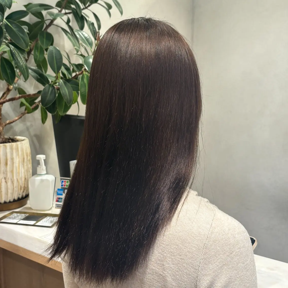ロング カラー ベージュカラー 暗髪透明感カラー うる艶カラー／綾部のヘアスタイル