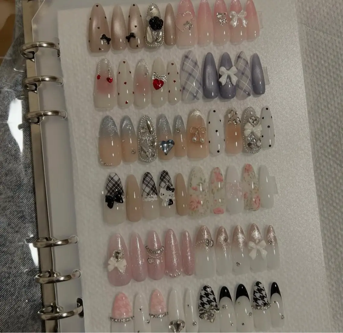 ネイル クリアネイル ドット フラッシュネイル フレンチネイル マグネットネイル Aria Nail Beautyのネイルデザイン