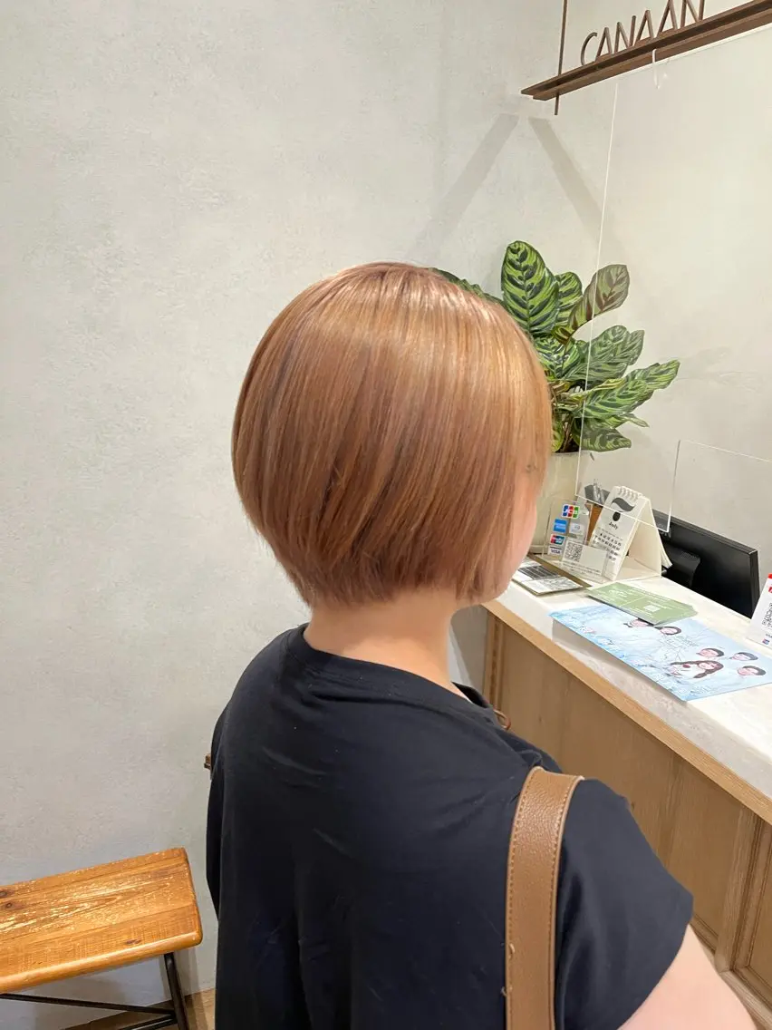ショート カラー ベージュカラー ブリーチ ハイトーンカラー ミルクティーベージュ ヘアカラー 🌿パーマ/ ナチュラル/蒼真🍃のヘアスタイル
