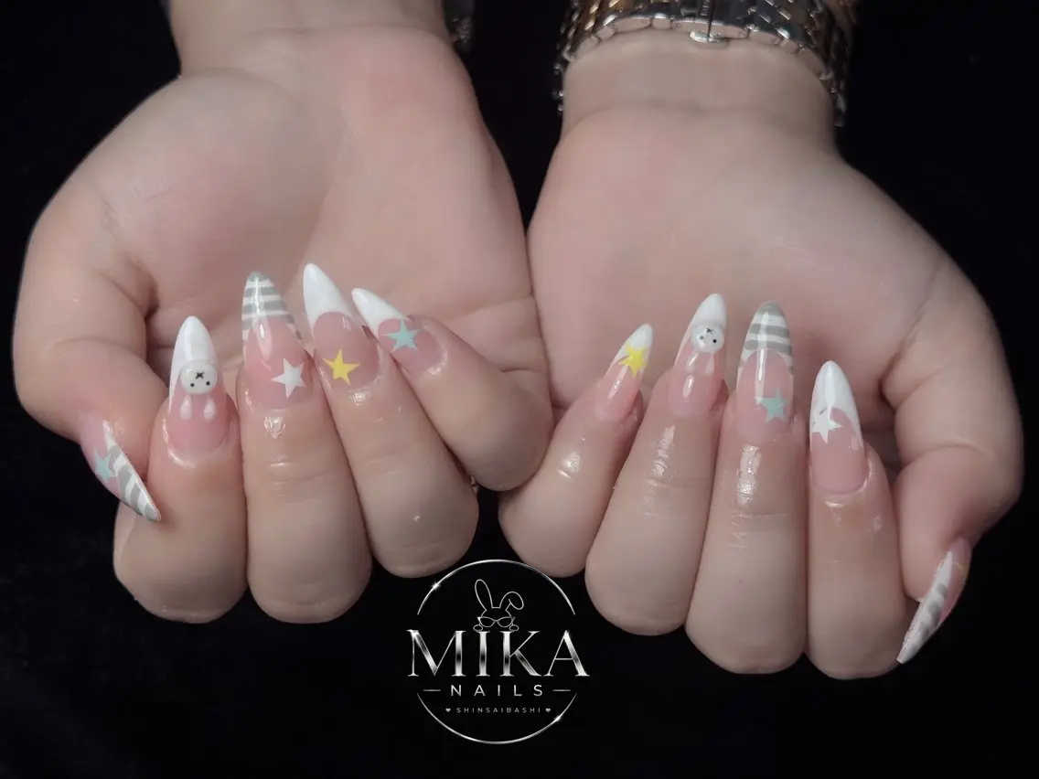 ネイル ガーリー キラキラネイル 韓国ネイル ロングネイル シンプルネイル ハンドネイル 🦊Genie🦊 Mika Nailsのネイルデザイン