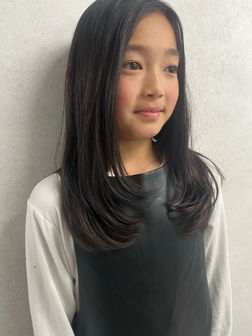 セミロング キッズ レイヤーカット anon Loemのヘアスタイル